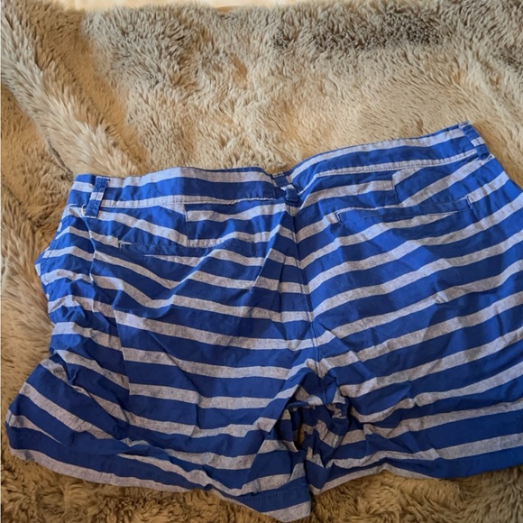 Old Navy size 12 blue striped shorts - Picture 3 of 3